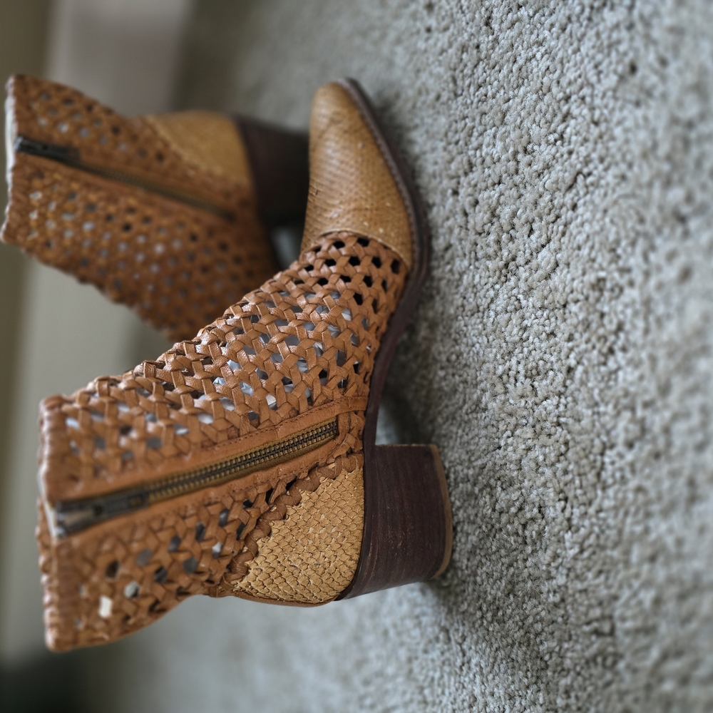 🚨 SOLD🚨 Free People Tan Ankle Booties with Perforated Design - Picture 11 of 14